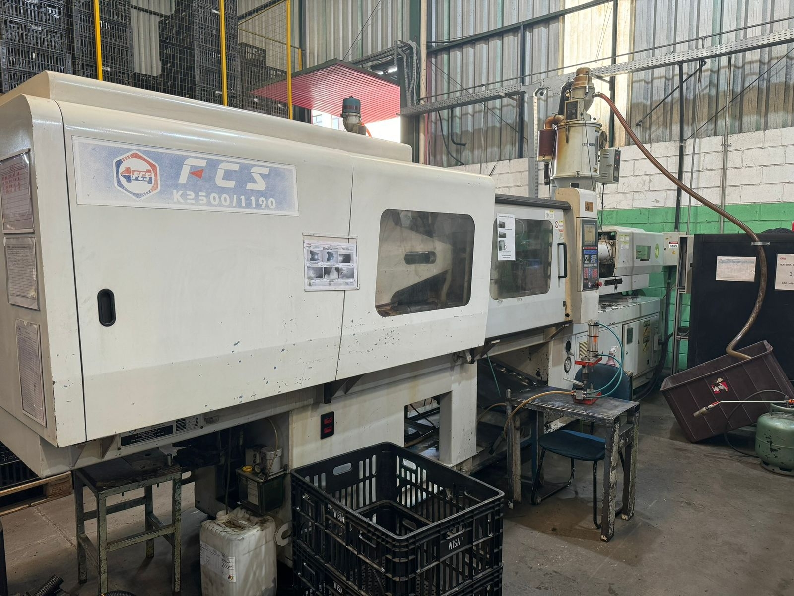 Injetora de Plástico FCS - 250T - Ano 2010